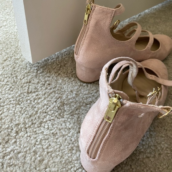 Women’s Low Pink Heels - Picture 3 of 15